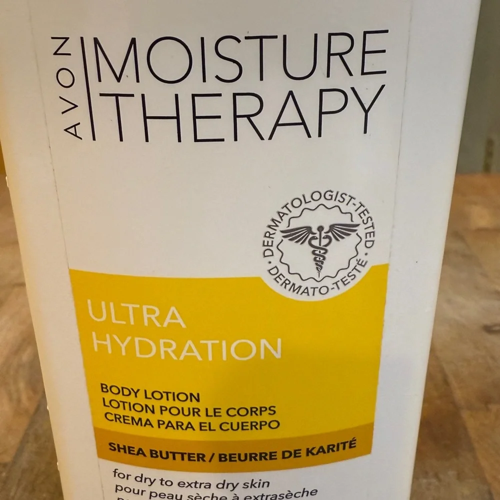Avon Moisture Therapy Ultra Hydration Body Lotion 16.9 White Yellow Bottle NEW